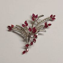 18K GOLD RUBY & DIAMOND SET FLORAL SPRAY BROOCH SET WITH OVAL RUBIES & BRILLIANT CUT DIAMONDS - 6.