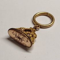 19TH CENTURY UNMARKED GOLD INTAGLIO FOB SEAL - 6.