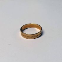 9CT GOLD WEDDING BAND - RING SIZE S, 2.