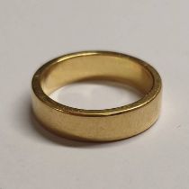 18CT GOLD WEDDING BAND - RING SIZE K, 6.