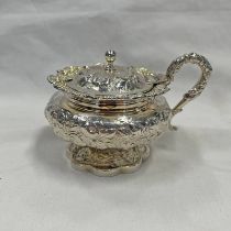 LARGE GEORGE IV SILVER MUSTARD POT WITH SCROLL HANDLE & EMBOSSED DECORATION BY WILLIAM EATON LONDON
