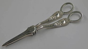PAIR OF VICTORIAN SILVER GRAPE SCISSORS, THE HANDLES WITH FEATHER EDGE DECORATION,