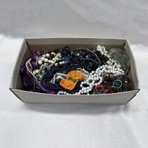 LARGE SELECTION OF COSTUME JEWELLERY INCLUDING BEAD NECKLACES, PENDANTS,