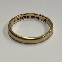 9CT GOLD WEDDING BAND - RING SIZE O/P, 2.