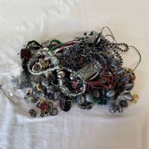 SELECTION OF VARIOUS COSTUME JEWELLERY INCLUDING BEAD NECKLACES, PENDANTS ETC.