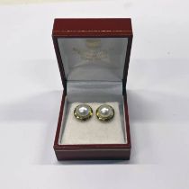 14K GOLD MABE STYLE PEARL EARSTUDS IN A PETER CHEN HONG KONG BOX
