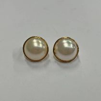 PAIR 18CT GOLD MABE STYLE PAIR EAR CLIPS, PEARLS 14.