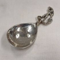SILVER CADDY SPOON WITH FIGURAL HANDLE DEPICTING ST GEORGE & THE DRAGON,