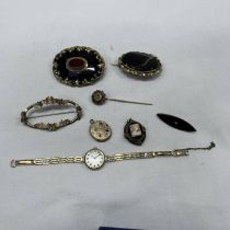 9CT GOLD LADIES WRISTWATCH ON ROLLED GOLD BRACELET, 3 VICTORIAN BROOCHES, DIAMOND SET STICK PIN,