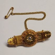 LATE VICTORIAN 15CT GOLD DIAMOND SET BROOCH WITH DECORATIVE BORDER - 4.5CM LONG, 7.