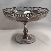 SILVER COMPORT WITH PIERCED DECORATION BY BARNSLEY & CO, BIRMINGHAM 1920 - 14 CM TALL,