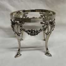 SILVER STAND WITH FOLIATE SWAG ON 4 SPLAYED SUPPORTS, SHEFFIELD 1900 - 10CM TALL,