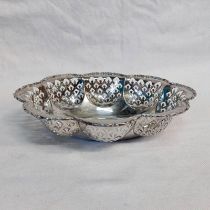 SILVER LOBED DISH WITH PIERCED PANELS BY S BLANCKENSEE & SON, CHESTER 1929 - 21CM LONG,