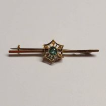 15CT GOLD ZIRCON & PEARL SET BAR BROOCH - 5CM LONG, 2.