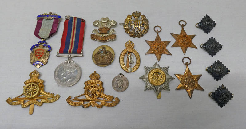 SELECTION OF MEDALS AND BADGES TO INCLUDE WW2 1939 - 45 STAR, ITALY STAR,