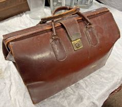 LEATHER HOLDALL WITH THE AUTOMOTIVE ASSOCIATION (AA) LABEL TO ONE SIDE