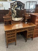 LATE 19TH CENTURY OR EARLY 20TH CENTURY CROSSBANDED MAHOGANY DRESSING TABLE WITH SWING MIRROR & 2