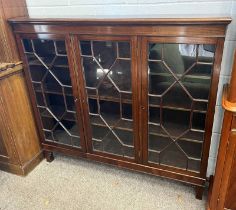 EARLY 20TH CENTURY MAHOGANY BOOKCASE WITH 4 ASTRAGAL GLASS PANEL DOORS OPENING TO SHELVED INTERIOR