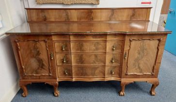 20TH CENTURY MAHOGANY RAIL BACK SIDEBOARD WITH SHAPED FRONT & 3 CENTRALLY SET DRAWERS FLANKED TO