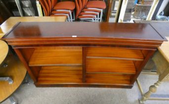 MAHOGANY BOOKCASE WITH ADJUSTABLE SHELVES ON PLINTH BASE,