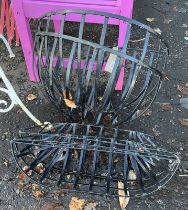 5 WALL HANGING METAL FLOWER BASKET IN VARYING SIZES.