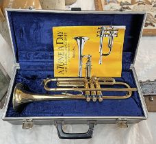 BOOSEY AND HAWKES 400 BRASS TRUMPET IN CASE