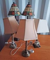 PAIR OF TIFFANY STYLE TABLE LAMPS WITH FAUX LEADED GLASS SHADES AND 3 OTHER TABLE LAMPS
