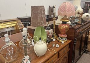 LARGE QUANTITY OF VARIOUS TABLE LAMPS