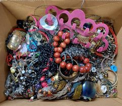 LARGE SELECTION OF COSTUME JEWELLERY TO INCLUDE NECKLACES, BRACELETS ETC.