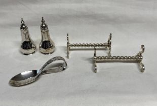 PAIR OF SILVER KNIFE RESTS,