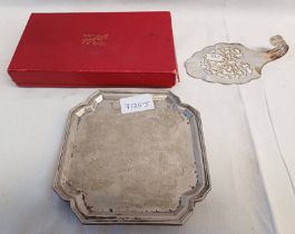 PRESENTATION SALVER FROM CALCUTTA LADIES GOLF CLUB MARKED STERLING SILVER & PIERCED WORK CAKE