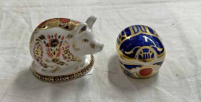 2 ROYAL CROWN DERBY PAPER WEIGHTS WITH SILVER SEAL PIG AND MILLENNIUM BUG