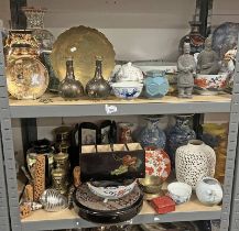 EXCELLENT SELECTION OF 19TH & 20TH CENTURY ORIENTAL WARE OVER 2 SHELVES