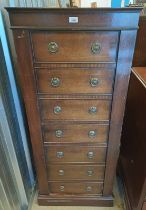 MAHOGANY CASED GUN CABINET DISGUISED AS A WELLINGTON CHEST WITH FITTED INTERIOR BEHIND SINGLE PANEL