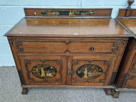 EARLY 20TH CENTURY OAK CHINOISERIE SIDE CABINET WITH SINGLE DRAWER OVER 2 PANEL DOORS WITH BLACK &