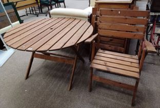 WOODEN CIRCULAR FOLDING GARDEN TABLE & MATCHING SET OF 4 FOLDING GARDEN ARMCHAIRS.