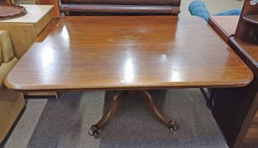19TH CENTURY MAHOGANY PEDESTAL KITCHEN TABLE WITH 4 SPREADING SUPPORTS,