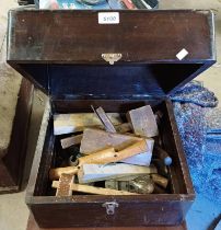 SMALL MAHOGANY BOX & CONTENTS OF VARIOUS TOOLS TO INCLUDE SMALL WOOD PLANE MARKET 102,