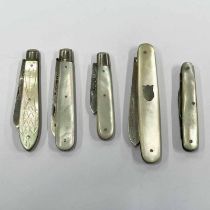 SELECTION OF VARIOUS SILVER & MOTHER OF PEARL APPLE KNIVES