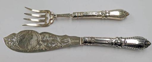 PAIR OF SILVER FISH SERVERS, THE PIERCED SILVER BLADE WITH PIERCED & ENGRAVED DECORATION,