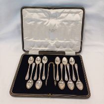 SET OF 11 SILVER TEASPOONS & SUGAR TONGS IN ASSOCIATED CASE,