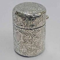 VICTORIAN SILVER CYLINDRICAL SMELLING SALTS BOTTLE WITH MESHED INTERIOR BIRMINGHAM 1884 - 4CM TALL,