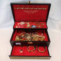 BLACK 3 - TIER JEWELLERY BOX & CONTENTS OF COSTUME JEWELLERY INCLUDING BROOCHES, BANGLES, WATCHES,