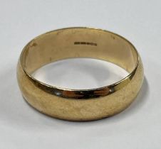 9CT GOLD WEDDING BAND - RING SIZE Z+2, 7.