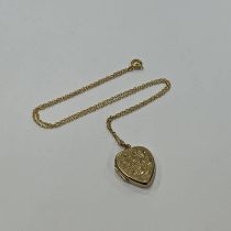 9CT GOLD HEART LOCKET ON CHAIN MARKED 9CT