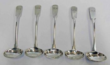 SET OF 5 SCOTTISH PROVINCIAL SILVER FIDDLE PATTERN TODDY LADLES BY ALEXANDER MOLLISON,