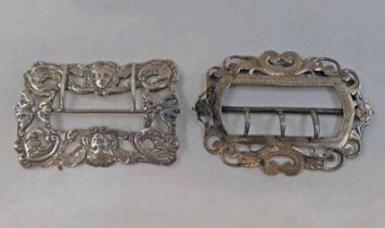 SILVER BUCKLE DECORATED WITH CHERUBS BY MILLS & HILL,