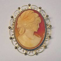 9CT GOLD MOUNTED CAMEO BROOCH - 4.5 CM LONG, 10.