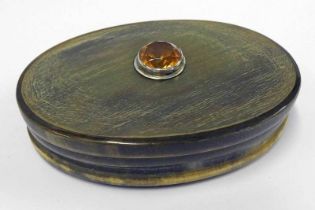 19TH CENTURY SCOTTISH OVAL HORN SNUFF BOX, THE LID INSET WITH FACETED CITRINE - 9.