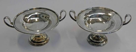 PAIR OF SMALL SILVER 2-HANDLED TAZZA, LONDON 1906 - 6CM TALL,